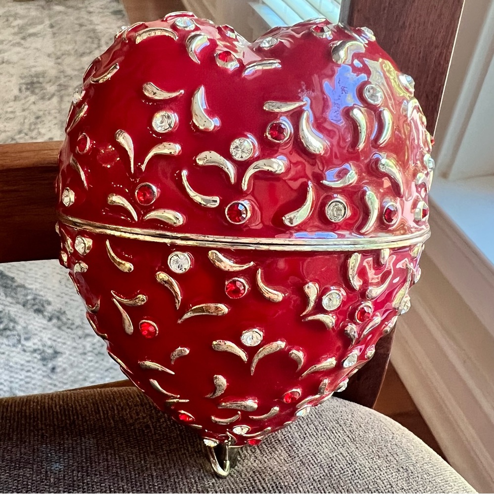 Wallace Silversmiths Enamel
Heart Shaped Music Box Dove/Roses *flawed* 5”x3.5”